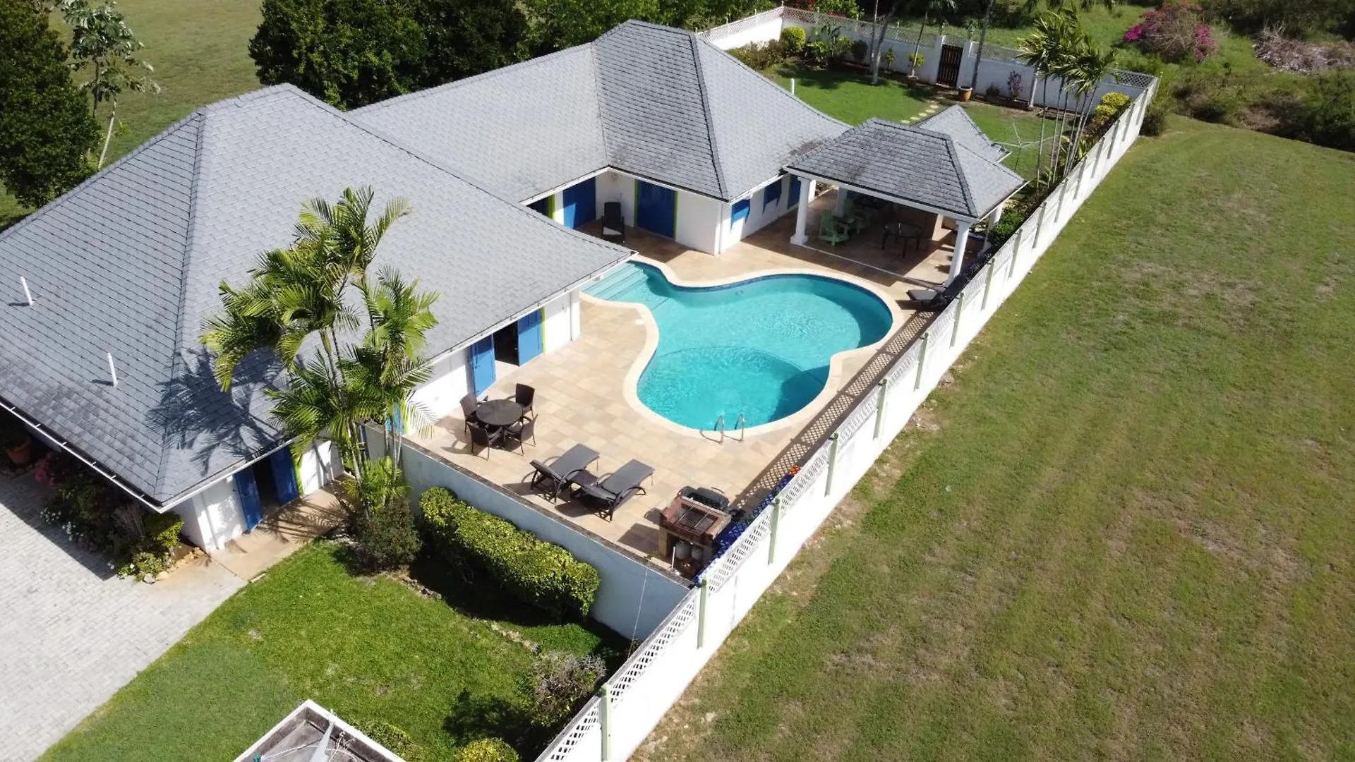 The Heart Villa, Exquisite Pool To Relax & Unwind Golden Grove 0*,  Trinidad és Tobago
