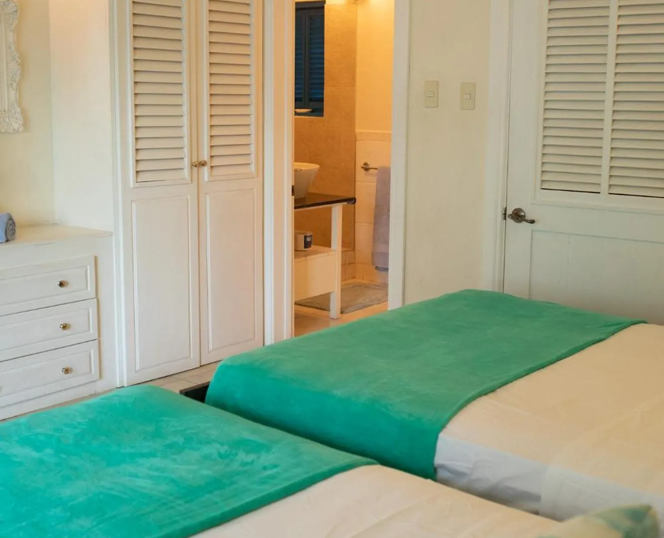 The Heart Villa, Exquisite Pool To Relax & Unwind Golden Grove Villa